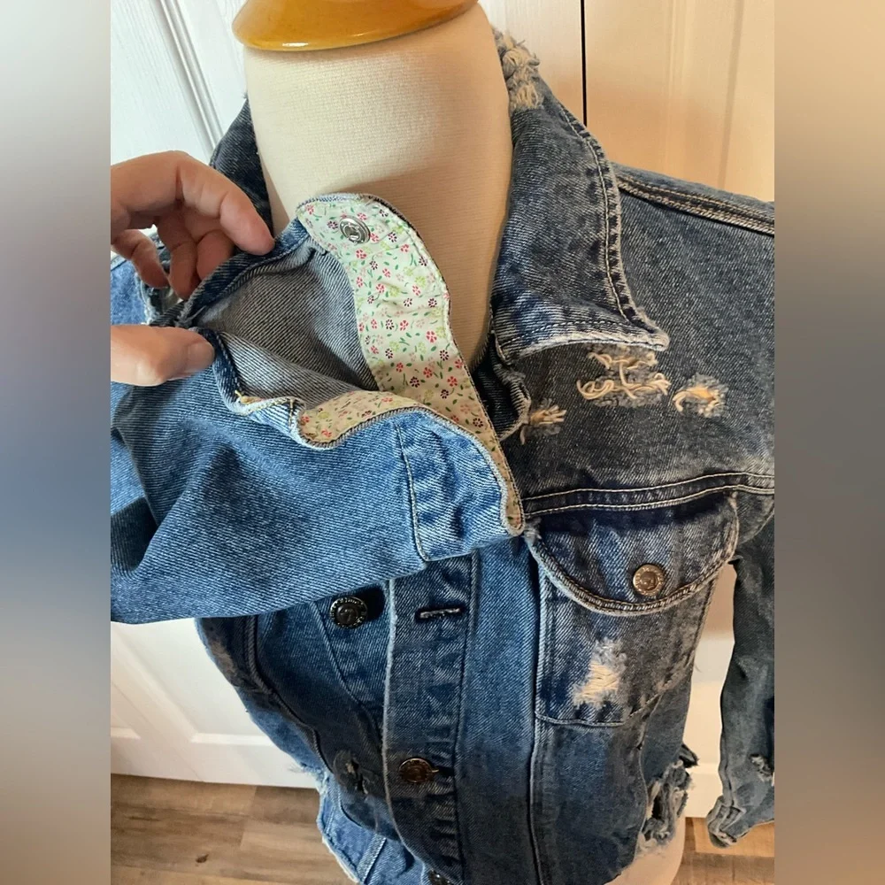 Girls Large Women’s‎ XS Duck Head Distressed Denim Jacket